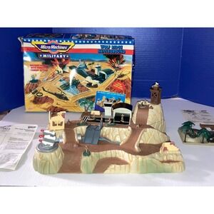 Micro Machines 1991 Galoob Wolf Ridge W Box/Battlezone Bunker And Soldiers